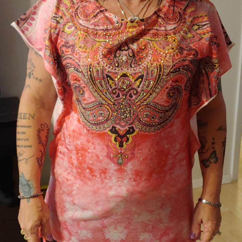 *** PRICE DROP *** Multicolor tee